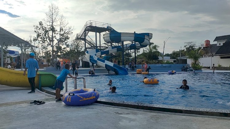 Suasana wahana air di Dinesti Land. (Hari Wijaya/RMOLSumsel.id)