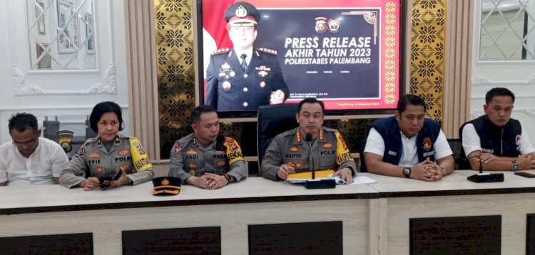 Polrestabes Palembang saat menggelar pers rilis akhir tahun. (Deny Pratama/RMOLSumsel.id)