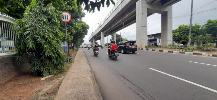 Kondisi jalanan Palembang sepi pasca peryaan malam tahun baru 2024, Senin (1/1). (Fauzi/RMOLSumsel.id)