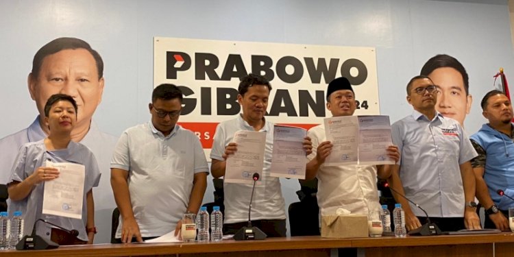 Pengurus Tim Kampanye Nasional (TKN) Prabowo-Gibran saat jumpa pers di Media Center TKN, Kebayoran Baru, Jakarta Selatan, Selasa malam (2/1)/RMOL