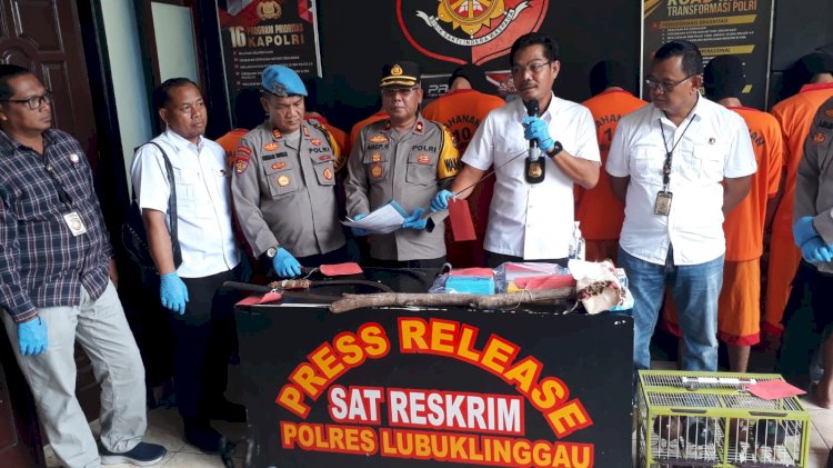 Polisi beberkan peran enam kawanan geng motor yang berhasil ditangkap/Foto: Malik
