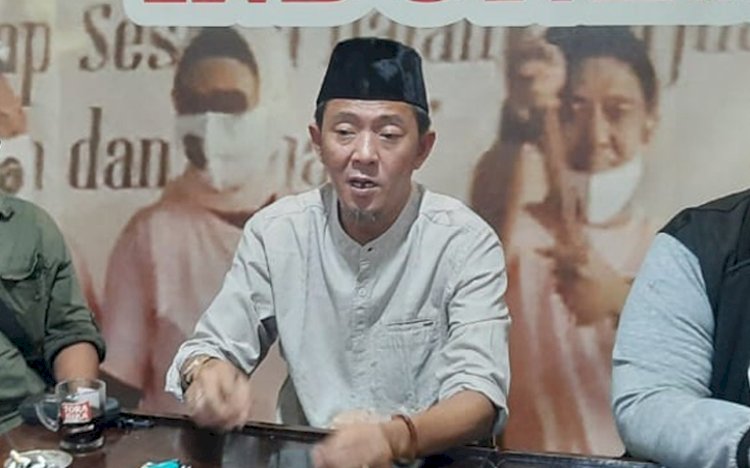 Bakal Calon Wali Kota Palembang, Charma Afrianto saat menggelar konferensi pers terkait laporan terhadap dirinya di Mapolda Sumsel. (fauzi/rmolsumsel.id)