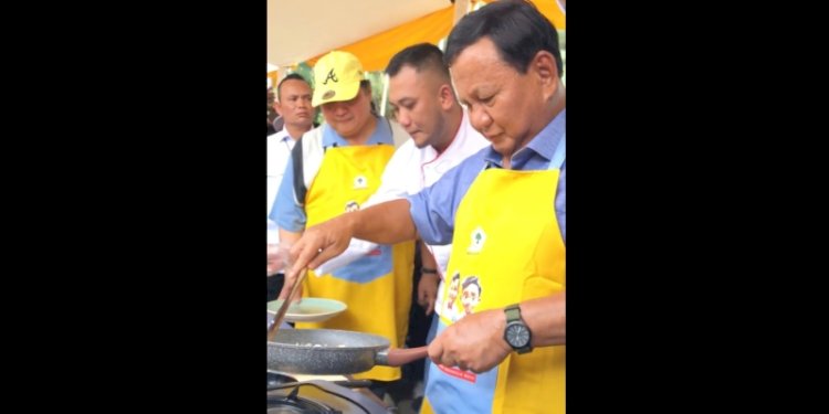 Calon Presiden nomor urut 2, Prabowo Subianto unjuk kemampuan memasak di Bogor, Jawa Barat, Sabtu (6/1)/Ist