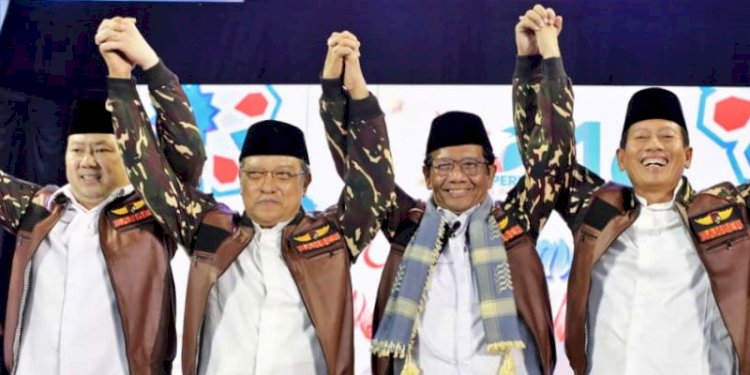 Mantan Ketua Umum Pengurus Besar Nahdlatul Ulama (PBNU) KH Said Aqil Sirodj menggandeng tangan cawapres nomor urut 3 Mahfud MD/Ist