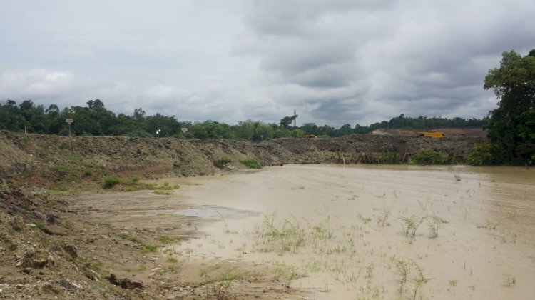 Areal disposal di dalam IUP PT BAS yang menimbun Sungai Oal. (ist/rmolsumsel.id)