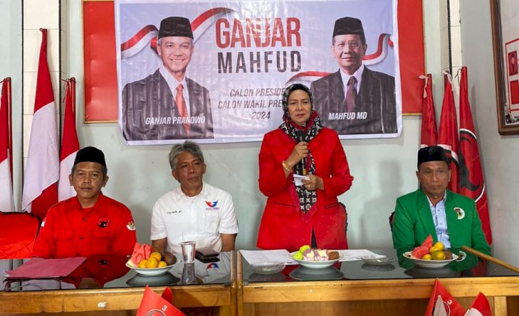 Penyampaian hasil survei Ganjar Mahfud di posko kemenangan. (ist/rmolsumsel.id)