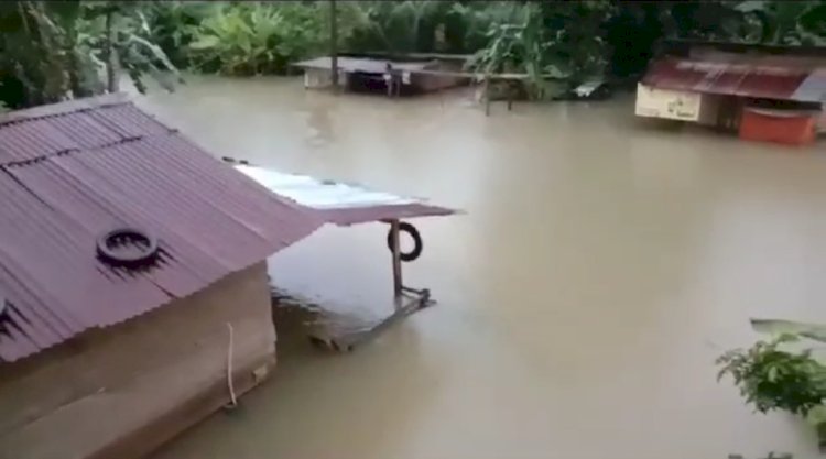 Banjir rendam sejumlah wilayah dan akses jalan di Kabupaten Musi Rawas.(dok.Warga)
