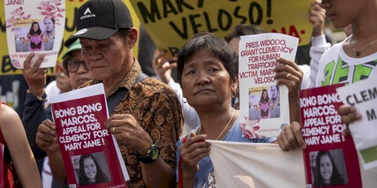 Keluarga Mary Jane melakukan aksi demonstrasi di dekat Istana Malacanang saat Jokowi berkunjung ke Filipina pada Rabu, 10 Januari 2023/CNN