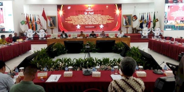 KPU bersama partai politik, kementerian/lembaga terkait, hingga lembaga swadaya masyarakat (LSM) menggelar uji publik sejumlah aturan teknis terkait tahapan akhir Pemilu Serentak 2024, dan pelaksanaan Pilkada Serentak 2024/Ist