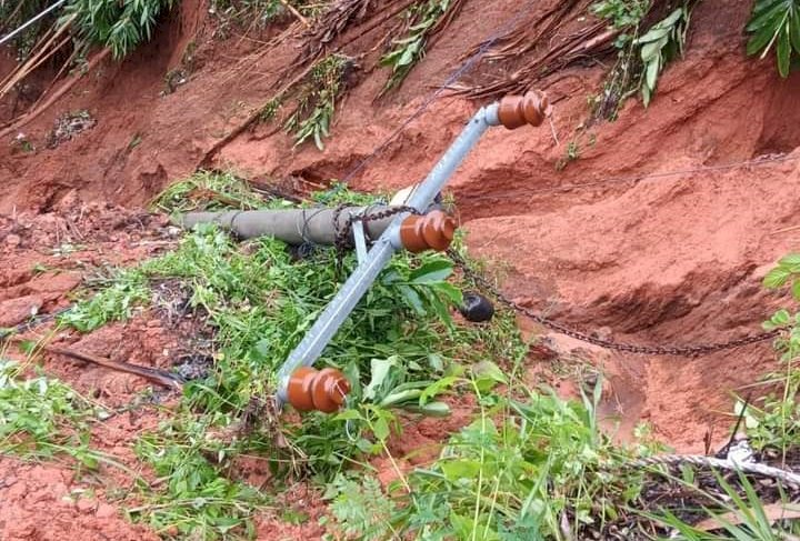 Kondisi tiang listrik yang roboh di Pagar Alam, Sumsel. (RMOLSumsel)