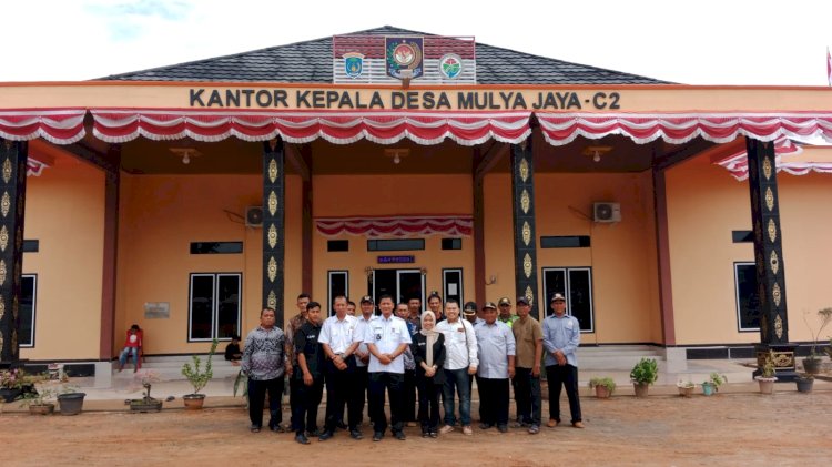 Kantor Desa Mulya Jaya yang baru dibangun hasil swadaya masyarakat.(Hari Wijaya/RMOLSumselid)