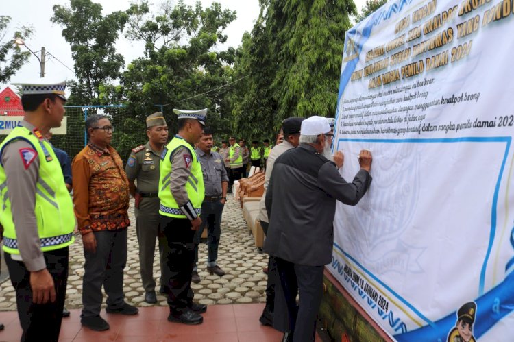 Polres Muara Enim menggelar kegiatan Apel Deklarasi Sumsel Bebas dari knalpot brong yang dipusatkan di SMA Negeri 2 Muara Enim (dok. Polres Muara Enim)