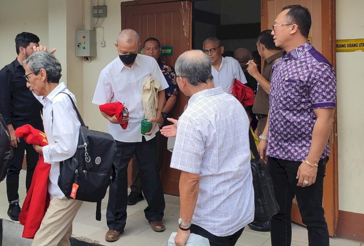 Lima terdakwa setelah menjalani persidangan di Pengadilan Tipikor Palembang/ist