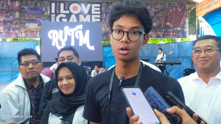 Alam Ganjar  saat melakukan interaksi dengan anak muda di kota Palembang, Rabu (24/1). (ist/rmolsumsel.id)