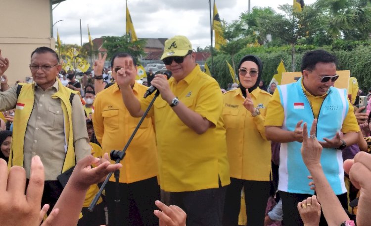 Ketua Umum Partai Golkar Airlangga Hartato bersama petinggi Golkar dan DPD I Provinsi Sumsel menggelar pasar murah di Kebon Gede Palembang/Foto:Dudy Oskandar