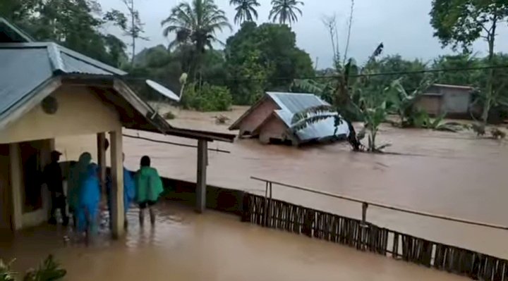 Kondisi banjir yang ada di Kabupaten Lahat, Sumatera Selatan. (dok. Warga)