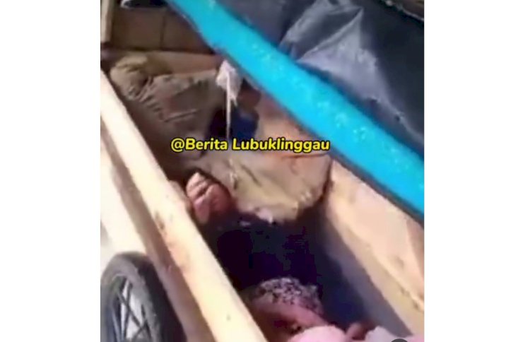 Pasien yang dibawa menggunakan gerobak. (Istimewa/instagram)