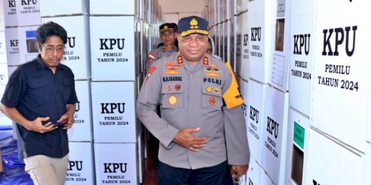 Kapolda Papua, Irjen Mathius D. Fakhiri saat turun langsung untuk memeriksa kesiapan Pemilu 2024/Ist