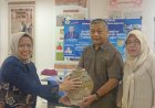 Kolektor Sriwijaya Hibahkan 60 Keramik Bersejarah ke Unsri