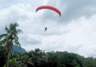 Atlet Paralayang Uji Coba Terbang di Bukit Gatan Musi Rawas