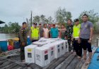 Perjuangan Pengantar Logistik Pemilu di Banyuasin, Perjalanan Empat Jam Gunakan Kapal Tembus Ombak Tiga Meter