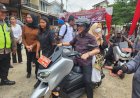 Pj Gubernur Sumsel Bonceng Istri ke Lokasi TPS 35