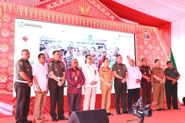 Penjabat (Pj) Gubernur Sumsel, Agus Fatoni meresmikan Gerakan Pengendalian Inflasi Serentak se Sumsel (GPISS, Senin (29/1).