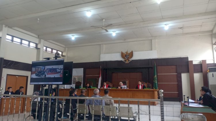 Para saksi yang dihadirkan dalam sidang kasus korupsi BUMD Muara Enim saat berada di Pengadilan Neger Palembang, Kamis (1/2). (Denny Pratama/RMOLSumsel.id)