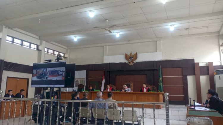 Para saksi yang dihadirkan dalam sidang kasus korupsi BUMD Muara Enim saat berada di Pengadilan Neger Palembang, Kamis (1/2). (Denny Pratama/RMOLSumsel.id)