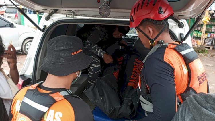 Korban kecelakaan speedboat yang berhasil dievekuasi tim SAR. (dok. Basarnas Palembang)