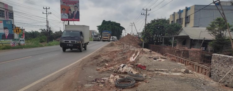 Salah satu titik di ruas jalan Palembang-Betung yang sedang dilakukan tempok penahan. (ist/rmolsumsel.id)