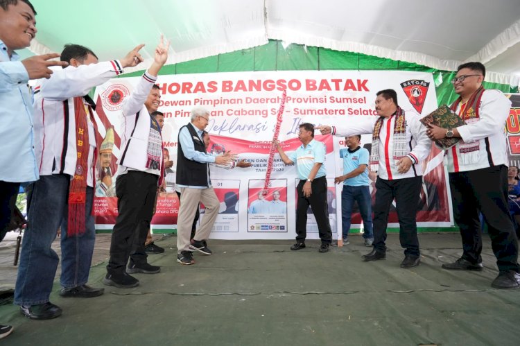 DPD Horas Bangso Batak Sumsel yang mendeklarasikan dukungan terhadap Prabowo-Gibran. (Handout)