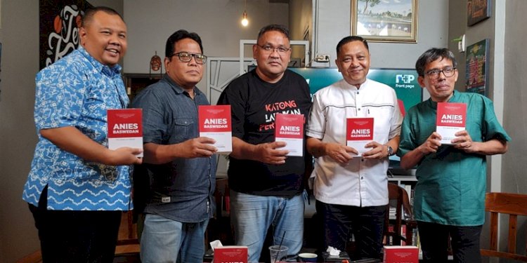 Peluncuran buku "Anies Baswedan: Its Now or Never" yang diselenggarakan Front Page Comm di Kopi Timur, Pondok Kelapa, Jakarta Timur, Rabu (7/2)/RMOL