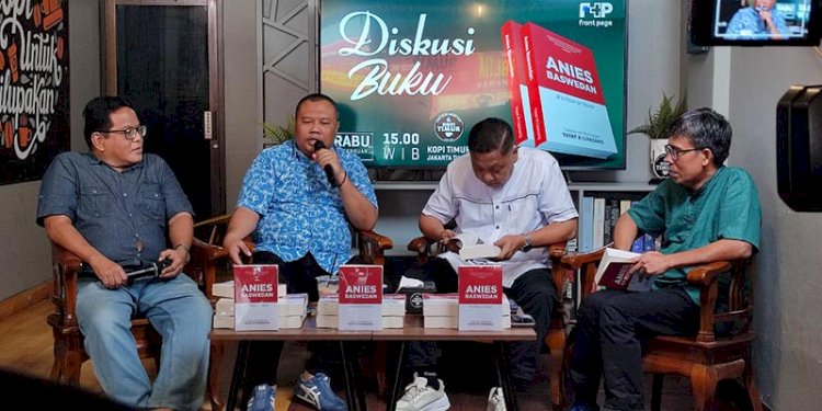 Pengamat politik, Hendri Satrio (kedua dari kiri) dalam acara peluncuran buku "Anies Baswedan: Its Now or Never" di Graha Jaringan Media Siber Indonesia (JMSI) di Kopi Timur, Pondok Kelapa, Jakarta Timur, Rabu (7/2)/RMOL