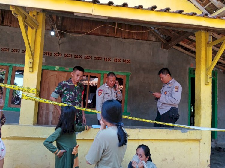 Polisi melakukan pengecekan di kediaman wanita muda di OKU yang ditemukan tewas lantaran diduga dibunuh. (dokumentasi Polisi)