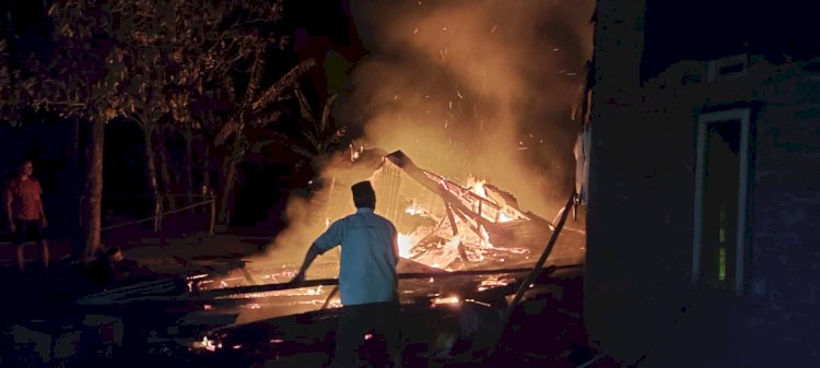 Rumah semi permanen milik seorang warga di wilayah Kecamatan Jayaloka, Kabupaten Musi Rawas ludes terbakar.(Handout)