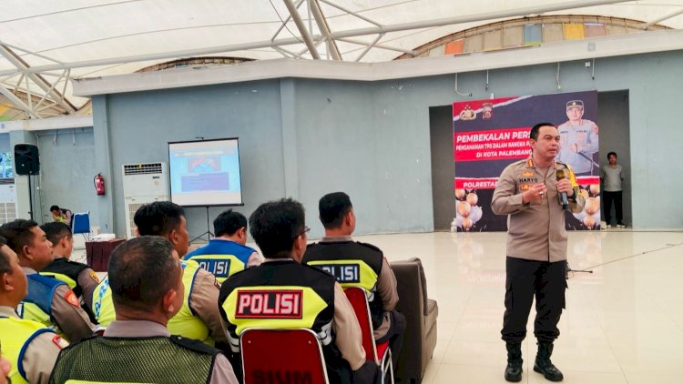Kapolrestabes Palembang, Kombes Harryo Suggihartono  saat memberikan pengarahan kepada ribuan personelnya di Jakabaring Sport C