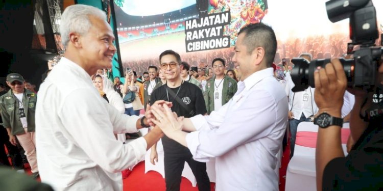 Capres Nomor Urut 3 Ganjar Pranowo bersama Ketua Umum DPP Partai Perindo Hary Tanoesoedibjo pada Hajatan Rakyat Ganjar-Mahfud di Stadion Pakansari, Cibinong, Bogor, Jawa Barat/Ist