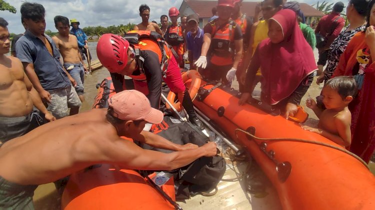 Tim SAR gabungan berhasil menemukan jasad korban tenggelamnya perahu getek di perairan Banyuasin. (ist/rmolsumsel.id)