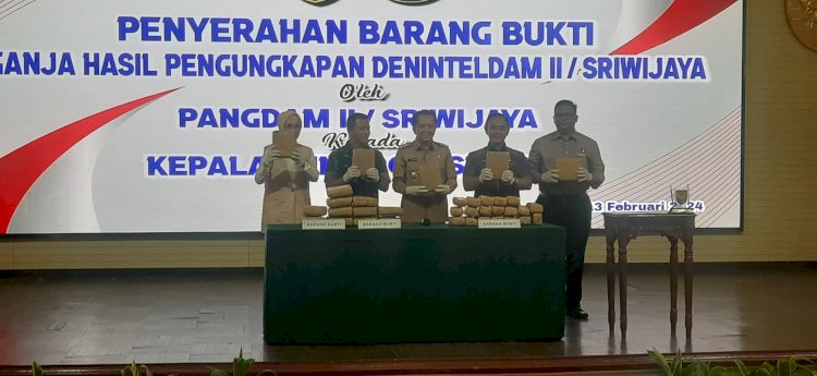 Barang bukti ganja kering sebanyak 26 kilogram yang berhasil diamankan Detasemen Inteldam II Sriwijaya di Jalan Soekarno Hatta Palembang . (Fauzi/RMOLSumsel.id)