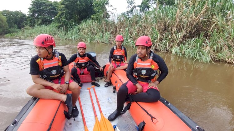 Tim SAR diterjunkan untuk mencari Rangga dan Angga, dua bocah kembar yang hilang di Sungai Komering. (ist/rmolsumsel.id)