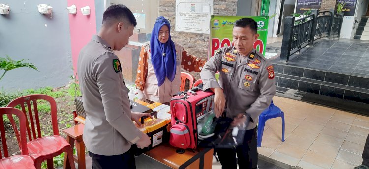 Pengecekan kondisi kesehatan personel pengamanan Pemilu oleh Biddokkes Polda Sumsel. (ist/rmolsumsel.id)