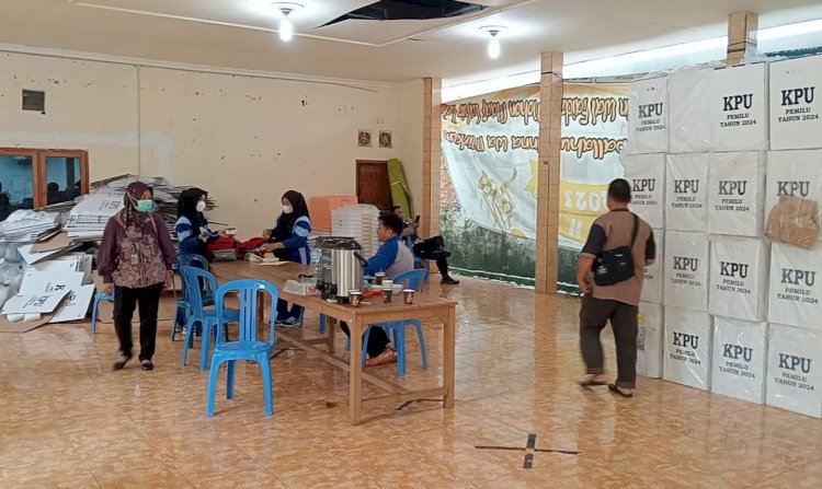 PPK Kecamatan Muara Enim ikuti zoom meeting berkaitan dengan persiapan rekapitulasi tingkat kecamatan (Noviansyah/rmolsumsel.id)