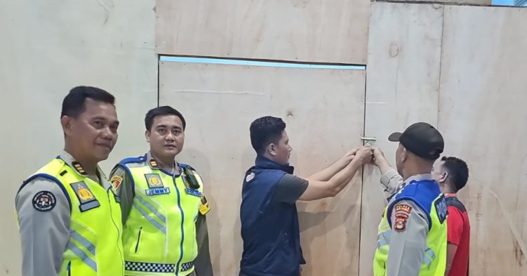 Personil Polres Musi Rawas bersama dengan TNI mengawal ketat pengamanan surat suara di PPK. (ist/rmolsumsel.id)
