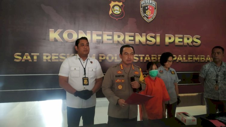 Kapolrestabes Palembang Kombes Pol Harryo Sugihartono saat menggelar konfresi pers terkait ungkap kasus percobaan pembunuhan. (Denny Pratama/RMOLSumsel.id)