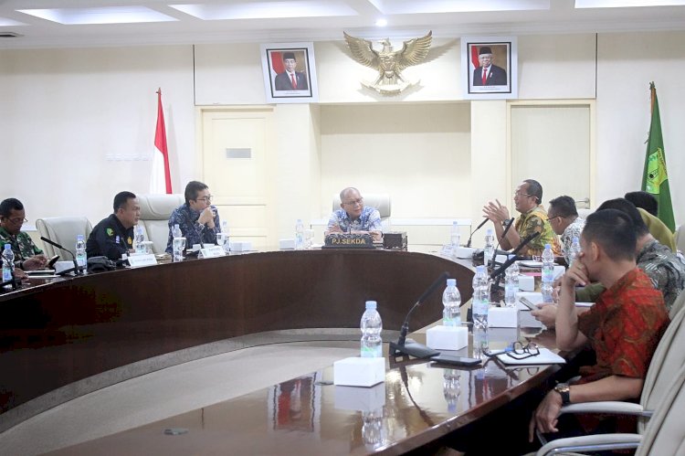 Pj Sekda Muba Musni Wijaya saat memimpin rapat koordinasi pencegahan DBD. (ist/rmolsumsel.id)