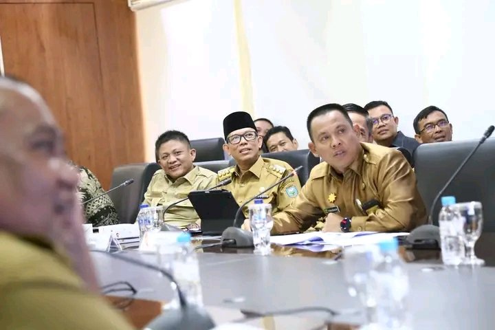  Pj Bupati Empat Lawang (depan) saat paparan terkait bantuan bersifat khusus tahun 2024. (ist/rmolsumsel.id)