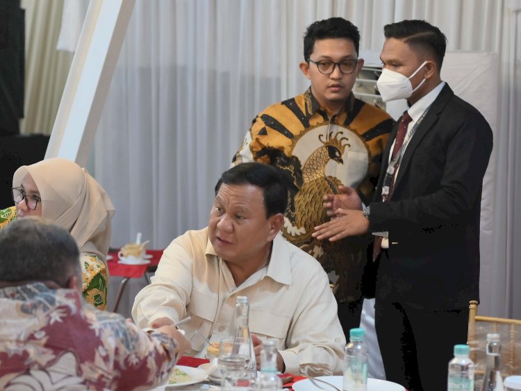 Sekretaris DPC Gerindra Palembang, Hari Apriansyah saat mendampingi Capres Prabowo Subianto. (ist/rmolsumsel.id)