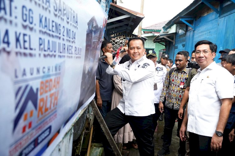 Pj Gubernur Sumsel, Agus Fatoni saat meluncurkan program Gerakan Rumah Serentak se-Sumsel (GBRSS). (ist/rmolsumsel.id)