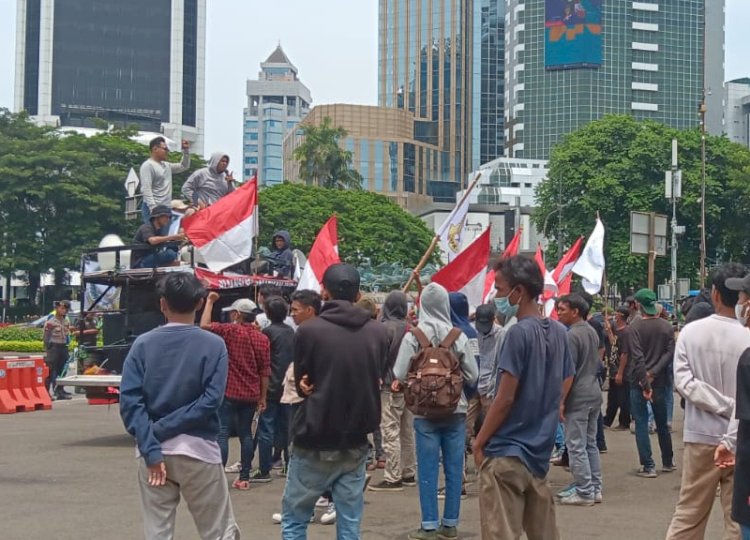 Aksi massa Ormas Gerakan Rakyat Peduli Keadilan (GRPK-RI) menuntut mundur Pj Bupati Lahat. (ist/rmolsumsel.id)